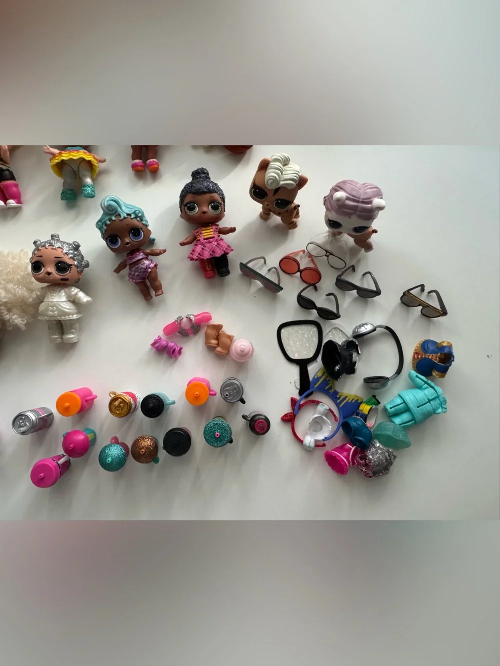 L.O.L. Surprise! 28+ Assorted Dolls, Pets, Babies and Accessories.